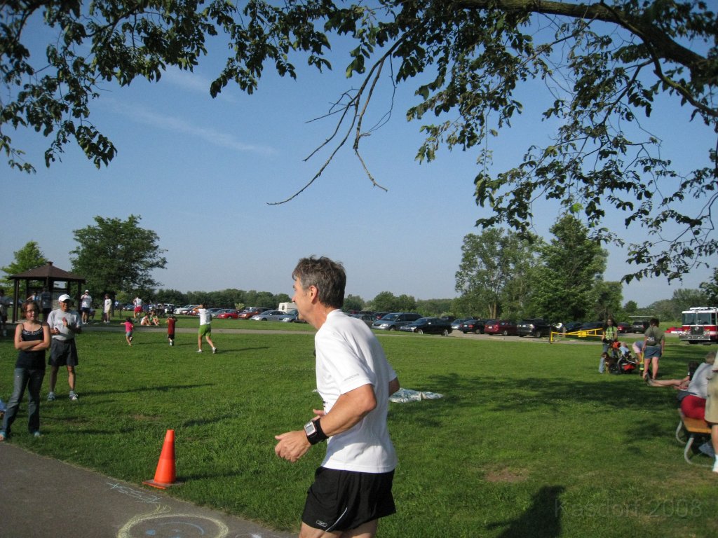 Northville Classic 8k 2008-07 0197.jpg - Only a few more yards!